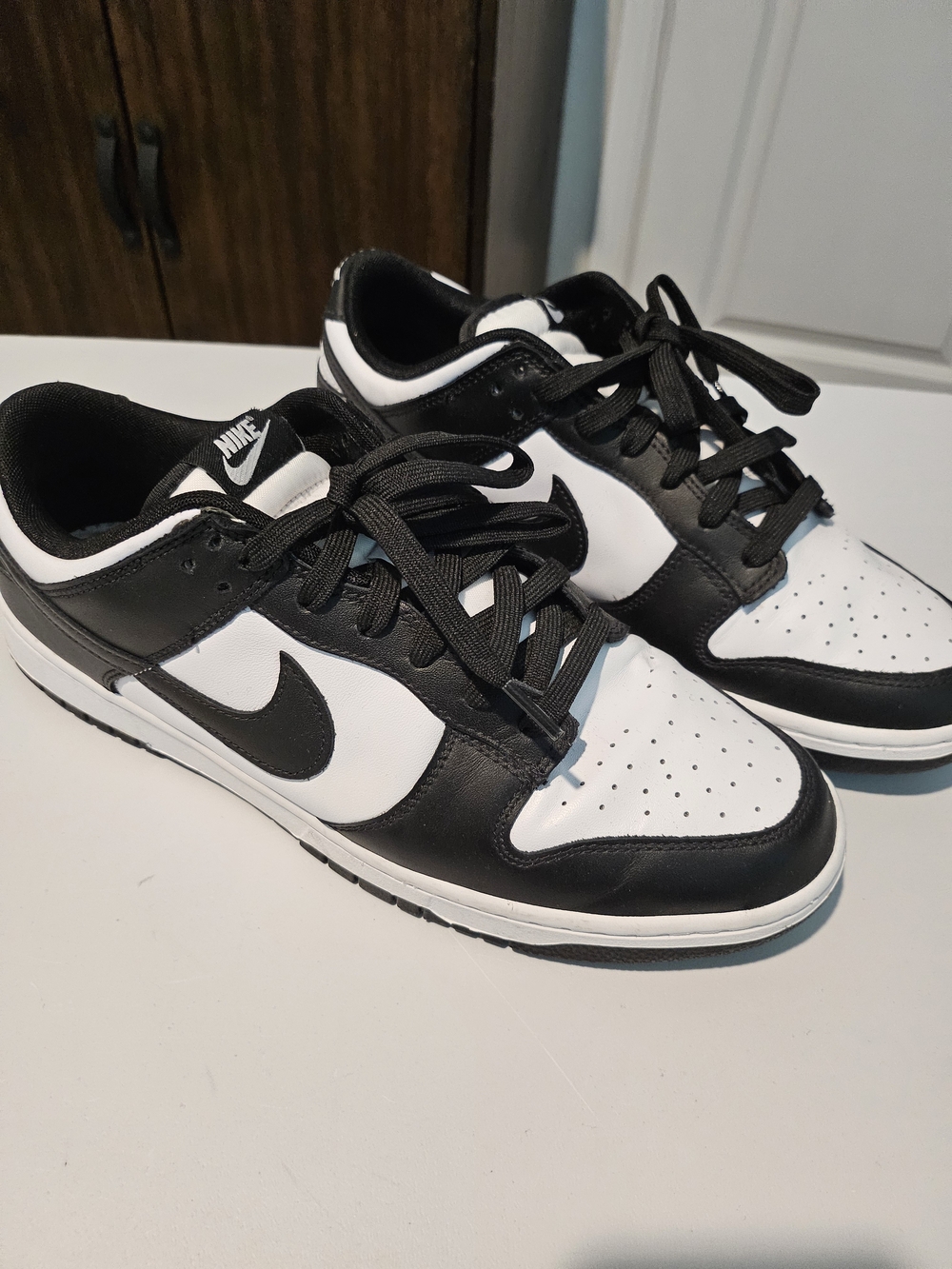 Nike Men’s Black/White Low-Top Sneakers